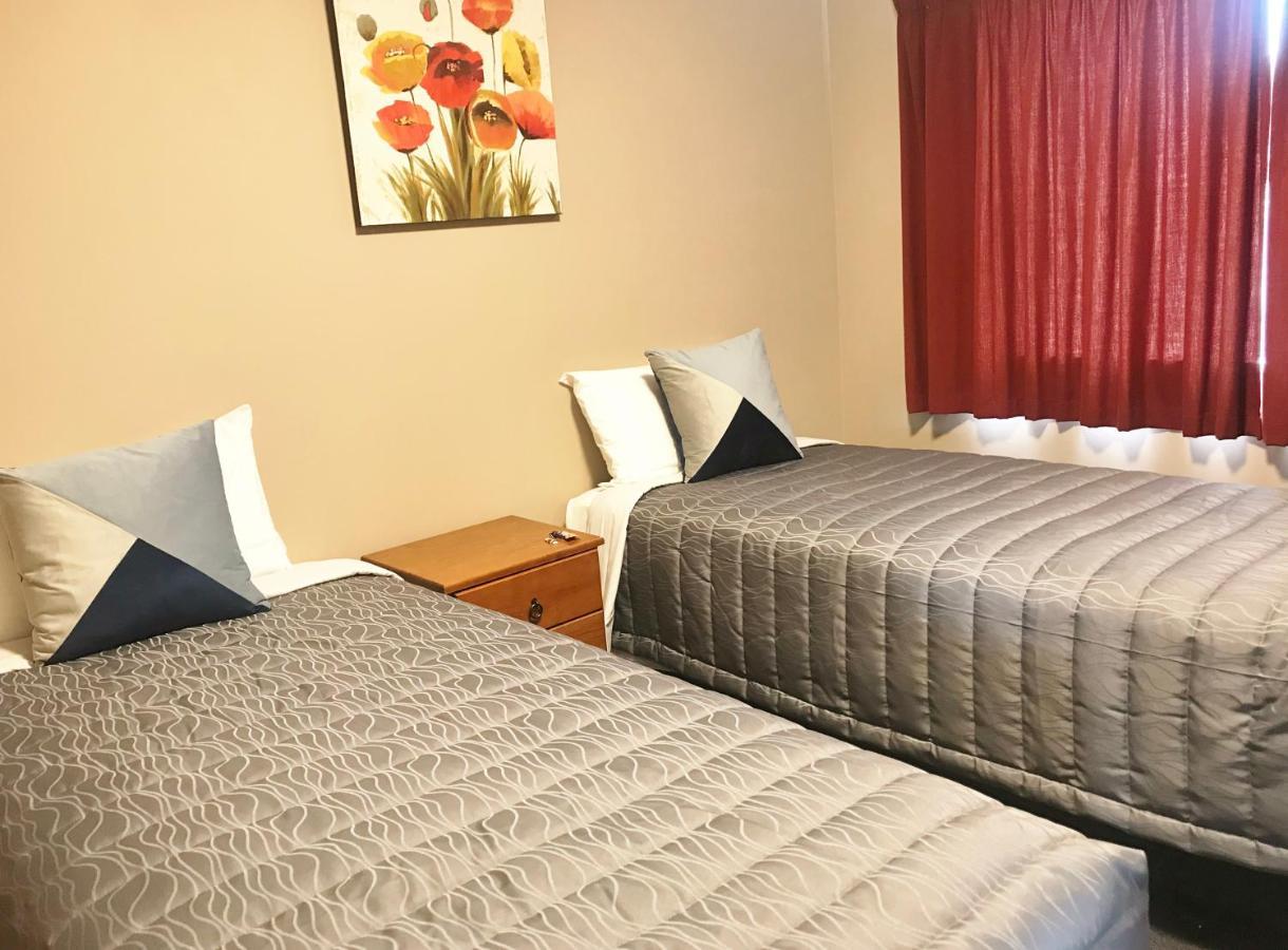 Phoenix Motels Temuka Exteriör bild